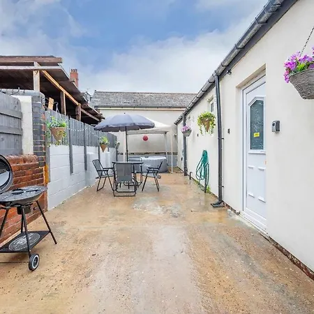 Holiday home *2a* Ground Floor House Setup For Your Amazing & Relaxed + Free Parking + Free Fast Wifi *